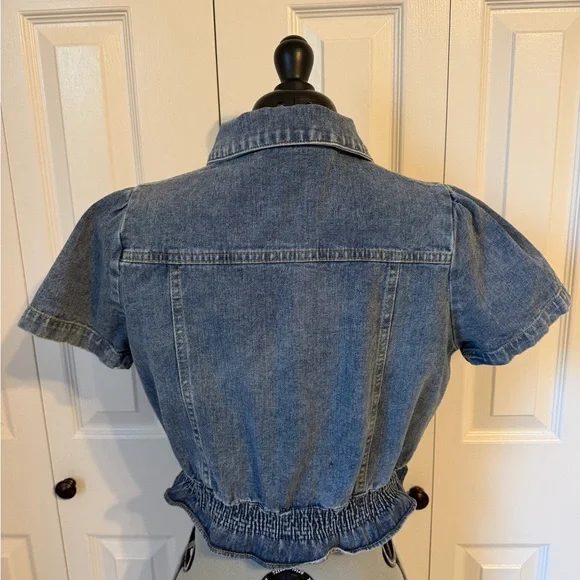 Denim Cropped Button-Up Top - Picture 3 of 3